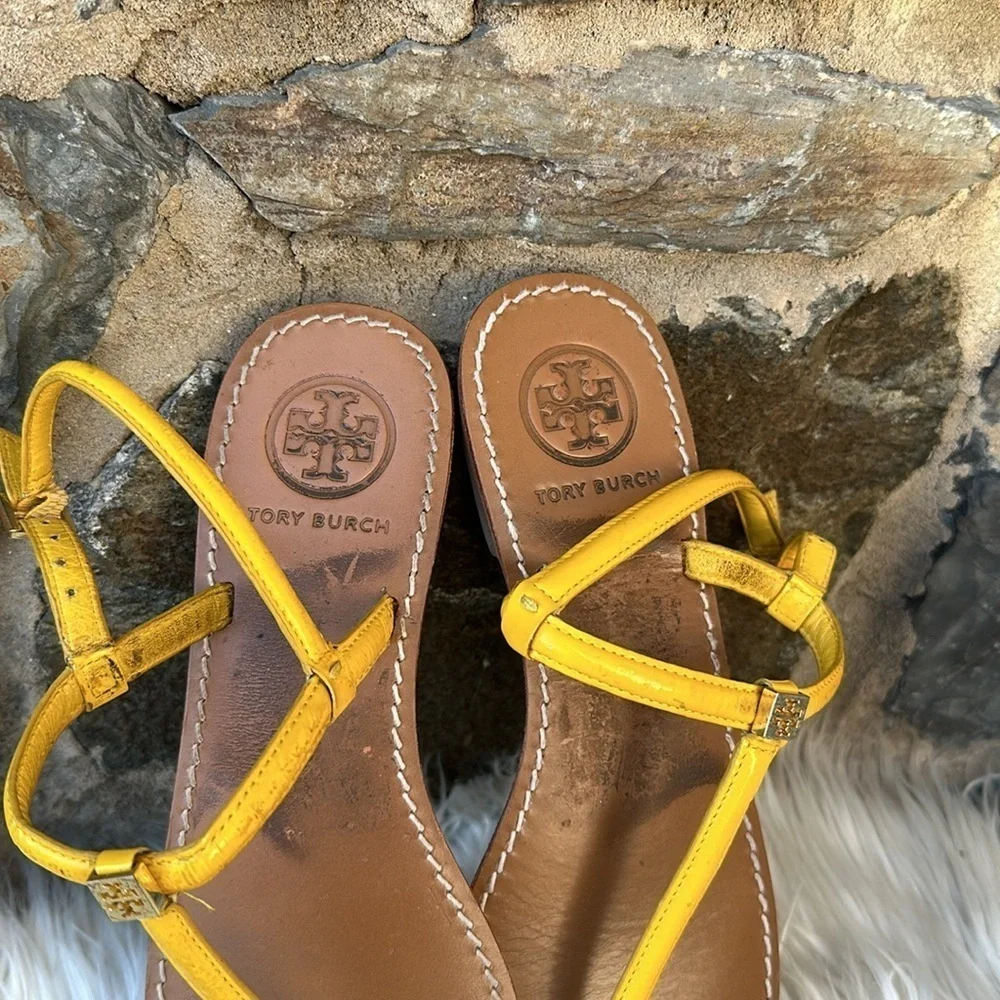 Tory Burch yellow Patent leather thong sandal size 7